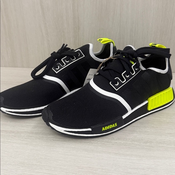 Adidas NMD R1 - Picture 2 of 10